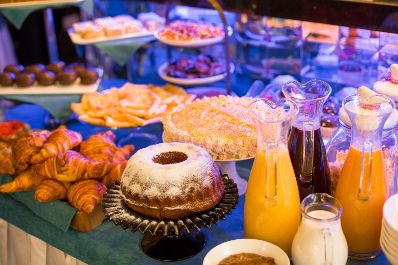 River Side Hotel Tbilisi Exteriör bild A selection of breakfast items