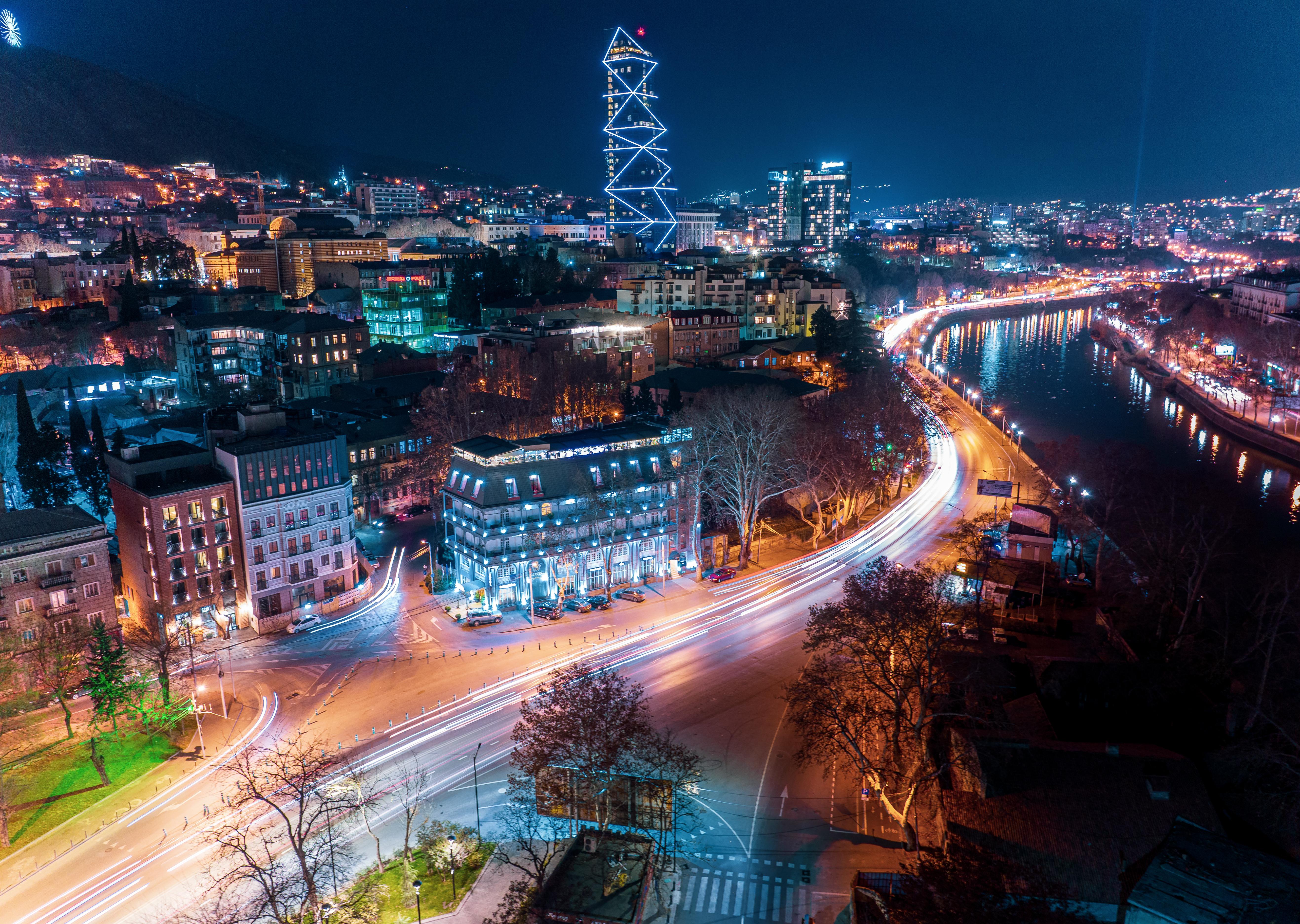 River Side Hotel Tbilisi Exteriör bild The tower at night